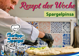 Rezept der Woche aus Garlipp-Spargels KochKunst: Spargelpinsa, ein leckeres Rezept für den schnellen Hunger, der mit möglichst vielen frischen Zutaten befriedigt werden möchte. In diesem Beitrag erklären wir auch Pinsa an sich.